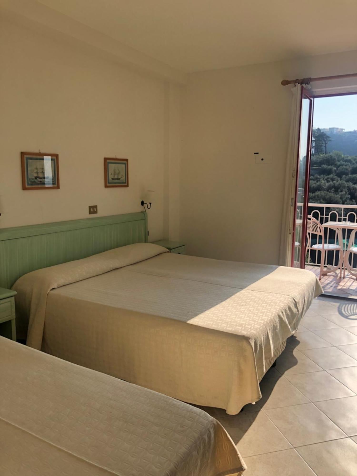 Hotel Dania Sorrento Luaran gambar