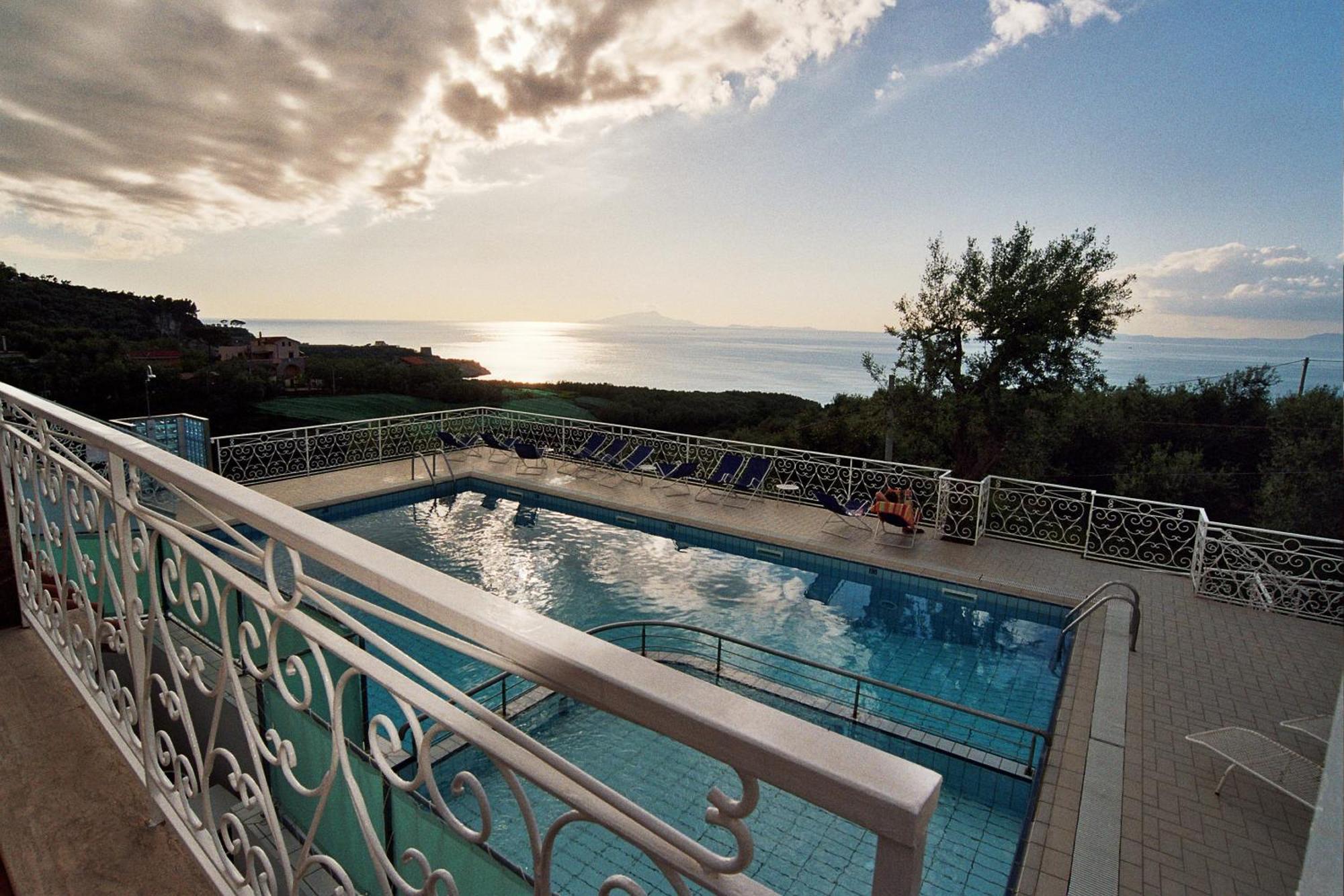 Hotel Dania Sorrento Luaran gambar