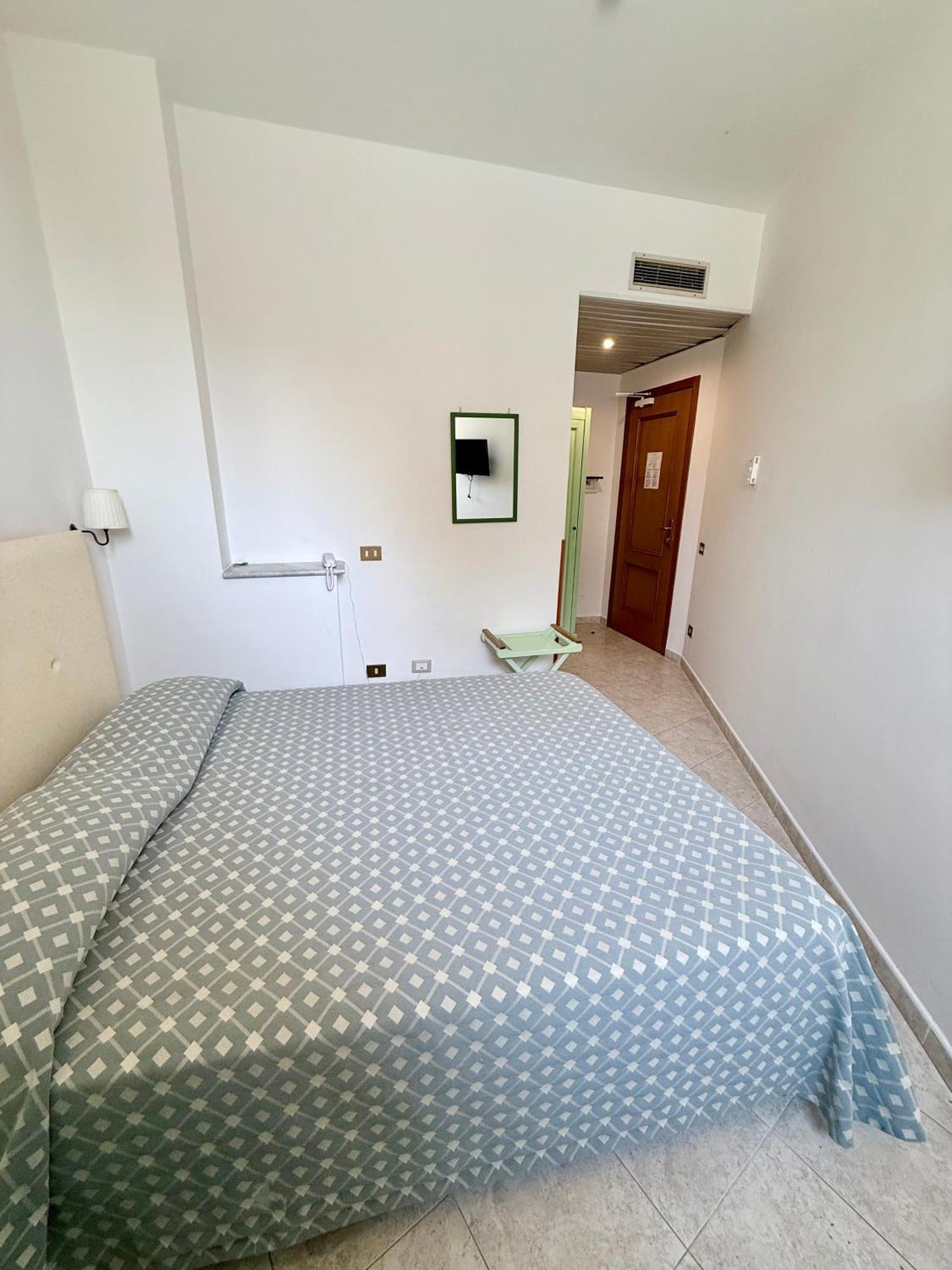 Hotel Dania Sorrento Luaran gambar
