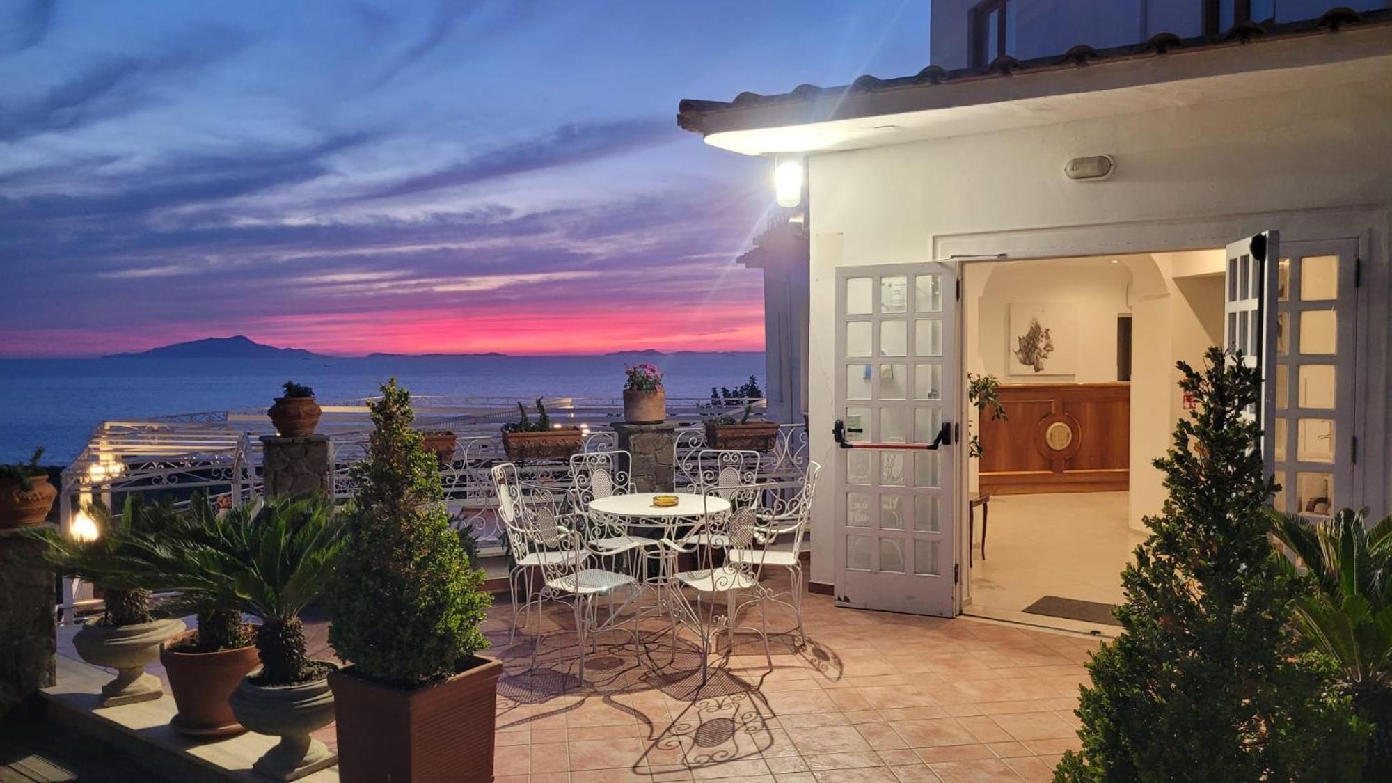 Hotel Dania Sorrento Luaran gambar