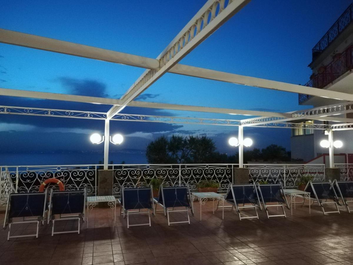 Hotel Dania Sorrento Luaran gambar